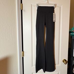 Softy Suedey Split-Hem High-Rise Mini-Flare Pant Regular. NWT Size 2